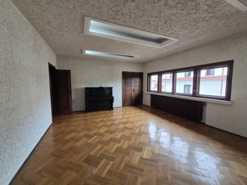Primaverii inchiriere apartament 4 camere in vila