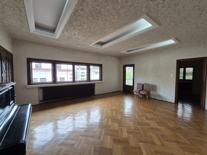 Primaverii inchiriere apartament 4 camere in vila