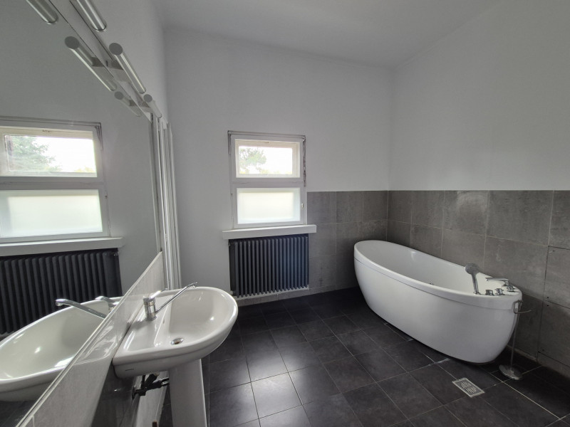 Primaverii inchiriere apartament 4 camere in vila