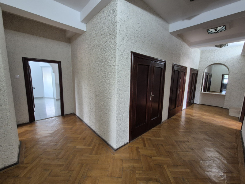 Primaverii inchiriere apartament 4 camere in vila