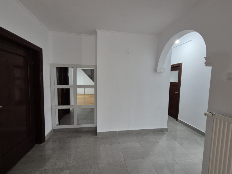 Primaverii inchiriere apartament 4 camere in vila