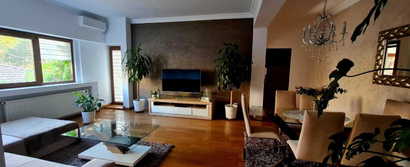 Vânzare apartament de 4 camere Victoriei