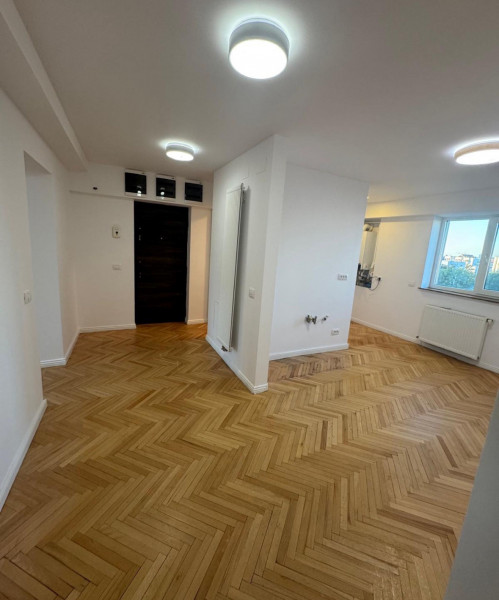 Vânzare apartament de 3 camere Piața Muncii- Decebal