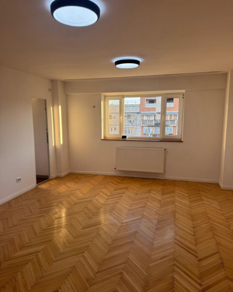 Vânzare apartament de 3 camere Piața Muncii- Decebal