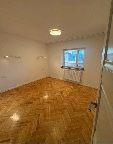 Vânzare apartament de 3 camere Piața Muncii- Decebal