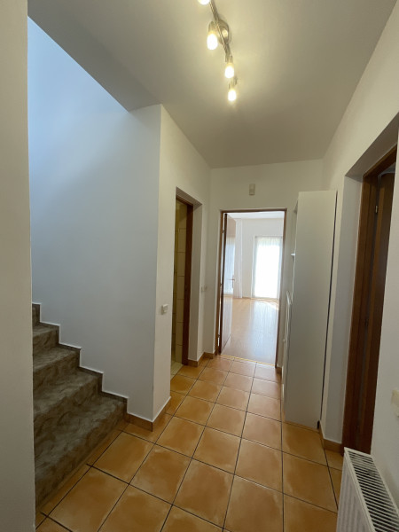 Închiriere vilă modernă în ansamblul rezidențial Pipera