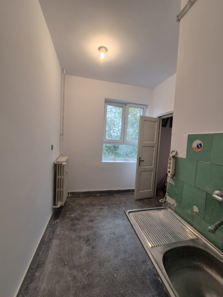 Apartament  2 camere, decomandat - Barbu Văcărescu 