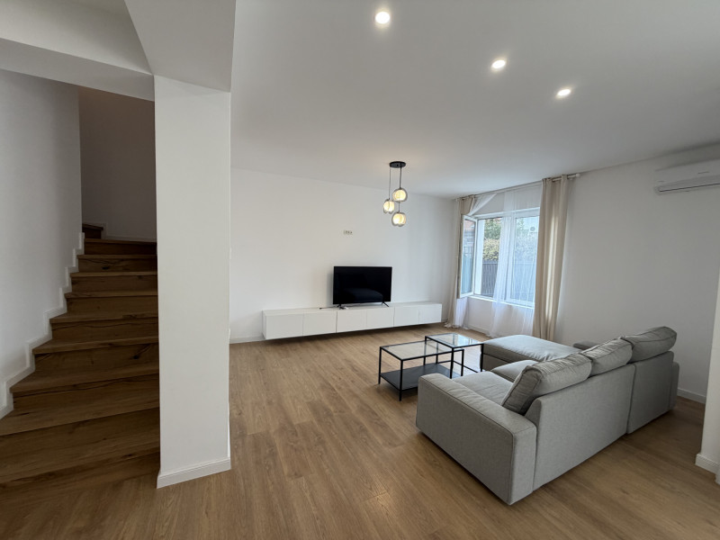 Vilă modernă cu 5 camere de închiriat în complex rezidential, Pipera 