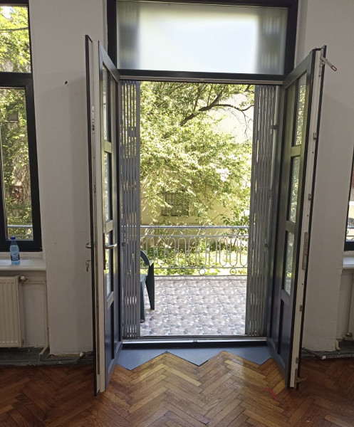 Vânzare apartament de 4 camere vilă interbelică Cișmigiu 