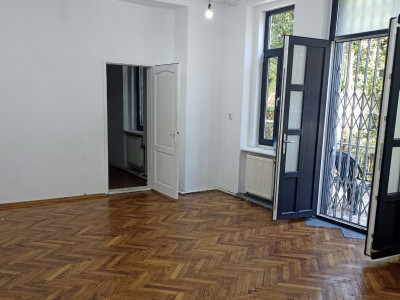 Vânzare apartament de 4 camere vilă interbelică Cișmigiu 