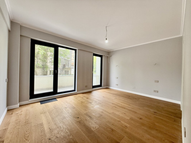 Unirii, 4 camere si  2 parcari  de la dezvoltator