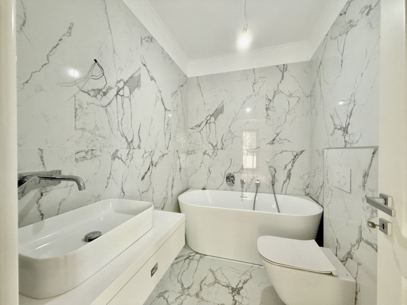 Unirii, 4 camere si  2 parcari  de la dezvoltator