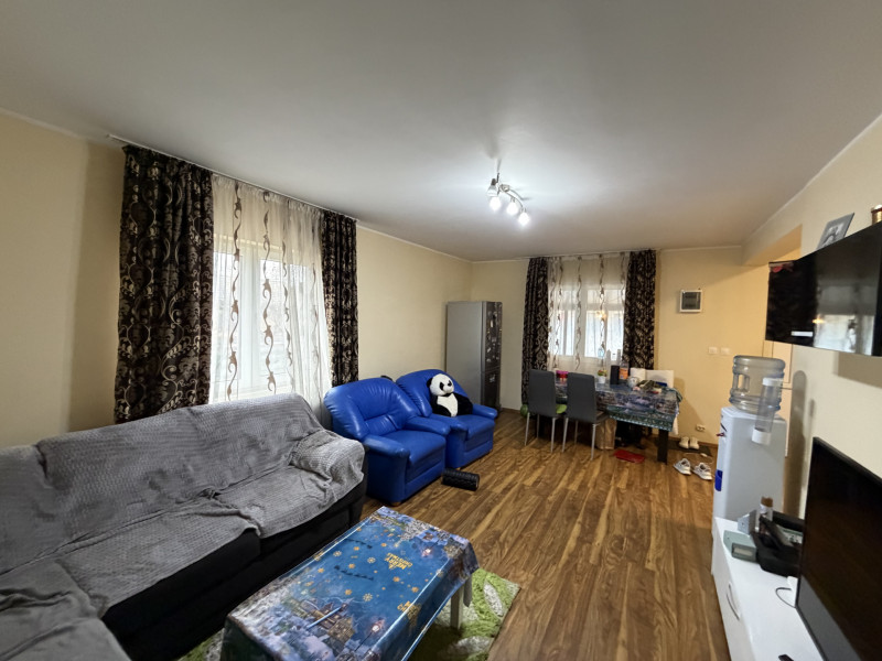 Casă individuală de vânzare în Tărtășești – curte mare 500 mp, zonă verde 