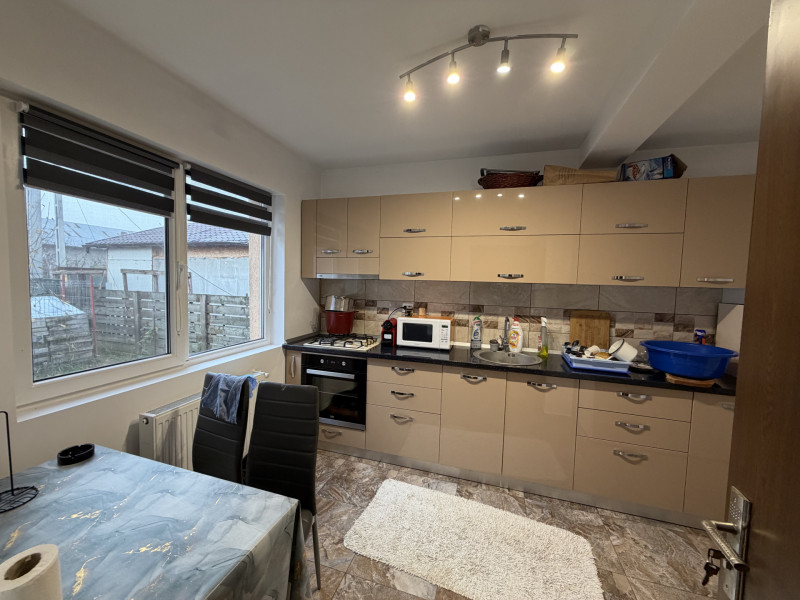 Casă individuală de vânzare în Tărtășești – curte mare 500 mp, zonă verde 