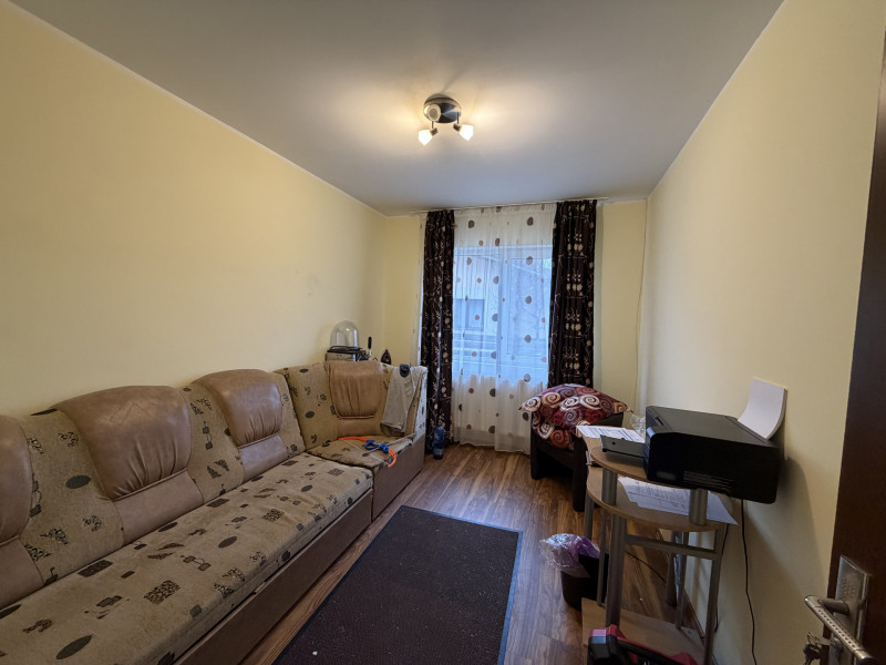 Casă individuală de vânzare în Tărtășești – curte mare 500 mp, zonă verde 