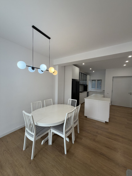 Vilă modernă cu 5 camere de închiriat în complex rezidential, Pipera 