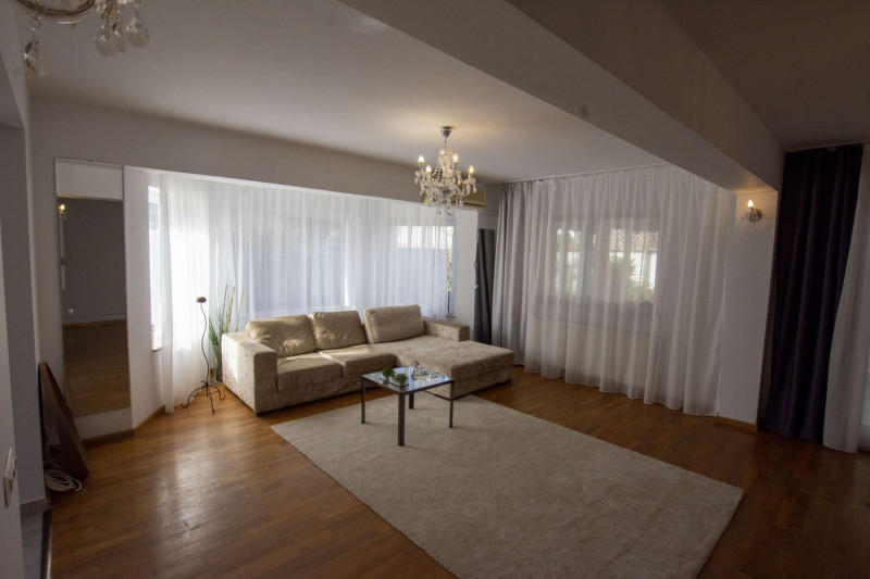 Vilă individuală cu piscină de închiriat în ansamblu rezidențial zona OMVD