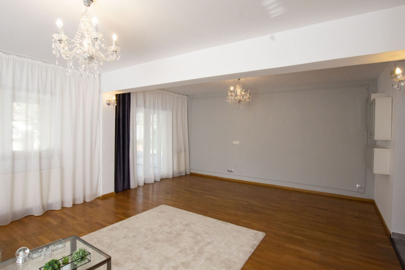 Vilă individuală cu piscină de închiriat în ansamblu rezidențial zona OMVD