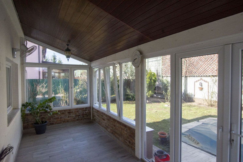 Vilă individuală cu piscină de închiriat în ansamblu rezidențial zona OMVD