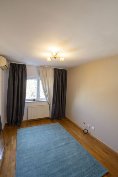 Vilă individuală cu piscină de închiriat în ansamblu rezidențial zona OMVD