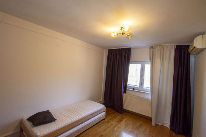 Vilă individuală cu piscină de închiriat în ansamblu rezidențial zona OMVD