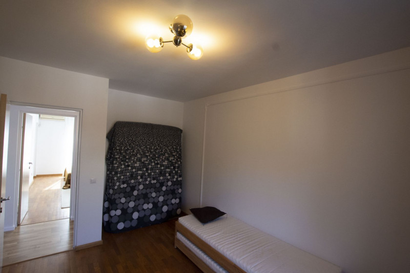 Vilă individuală cu piscină de închiriat în ansamblu rezidențial zona OMVD