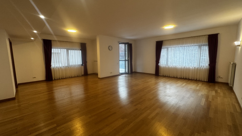 Închiriere apartament de 4 camere Victoriei- Capitale