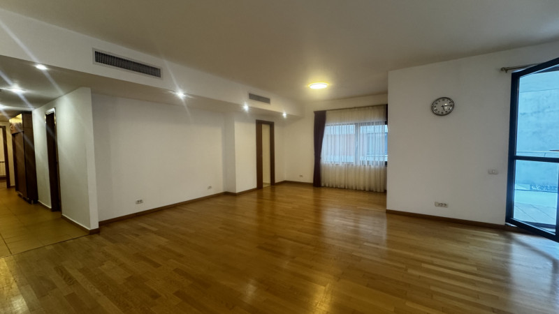 Închiriere apartament de 4 camere Victoriei- Capitale