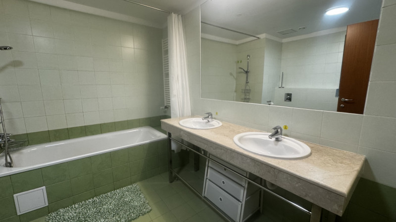 Închiriere apartament de 4 camere Victoriei- Capitale