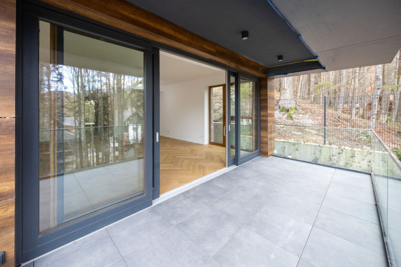 Apartament la parter în Foresti Sinaia – Elegant. Spațios. În inima naturii