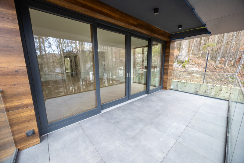 Apartament la parter în Foresti Sinaia – Elegant. Spațios. În inima naturii