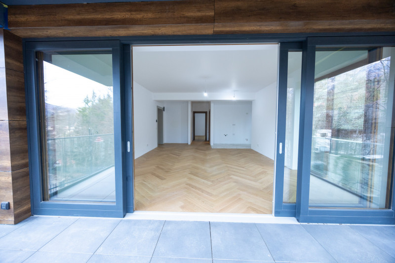 Apartament la parter în Foresti Sinaia – Elegant. Spațios. În inima naturii