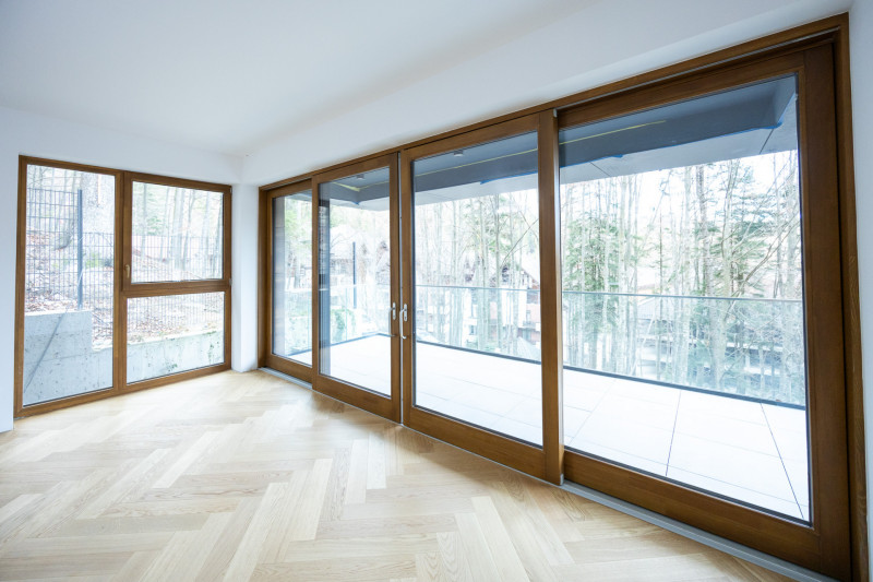 Apartament la parter în Foresti Sinaia – Elegant. Spațios. În inima naturii