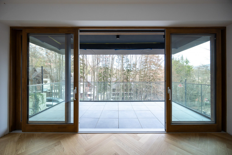 Apartament la parter în Foresti Sinaia – Elegant. Spațios. În inima naturii