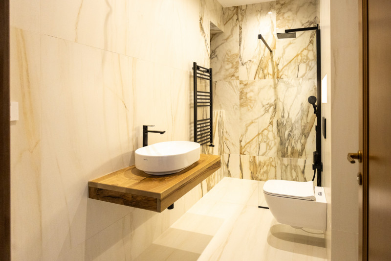 Apartament la parter în Foresti Sinaia – Elegant. Spațios. În inima naturii