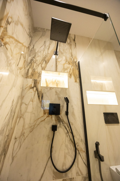 Apartament la parter în Foresti Sinaia – Elegant. Spațios. În inima naturii