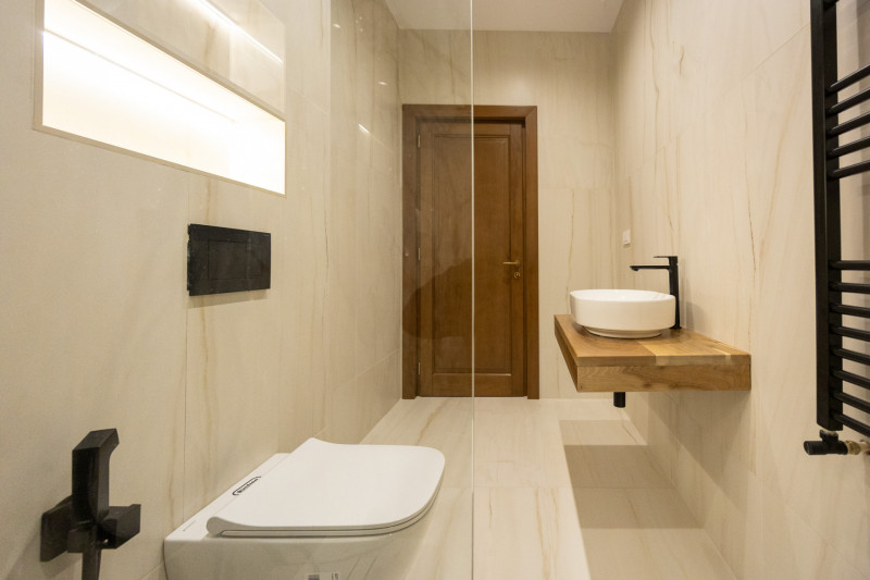 Apartament la parter în Foresti Sinaia – Elegant. Spațios. În inima naturii