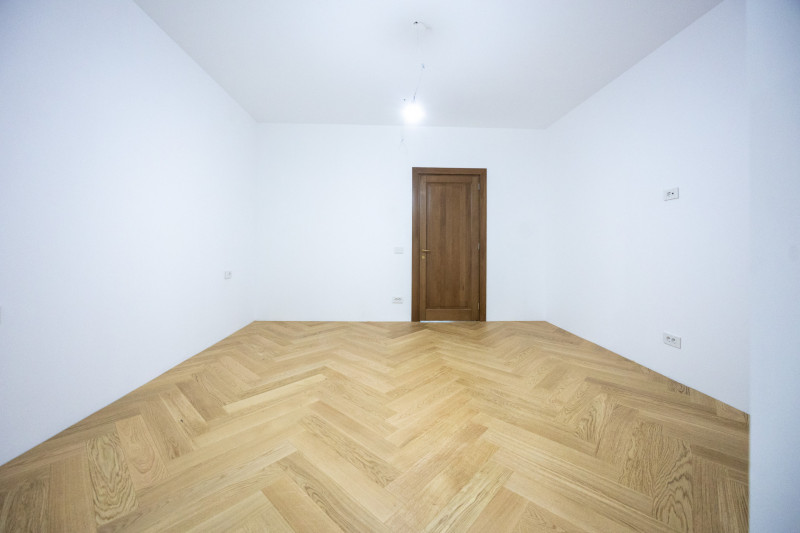 Apartament la parter în Foresti Sinaia – Elegant. Spațios. În inima naturii