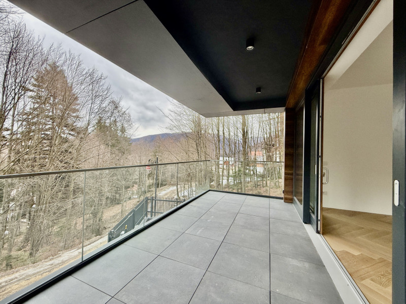 Apartament la parter în Foresti Sinaia – Elegant. Spațios. În inima naturii