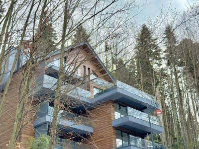 Apartament la parter în Foresti Sinaia – Elegant. Spațios. În inima naturii