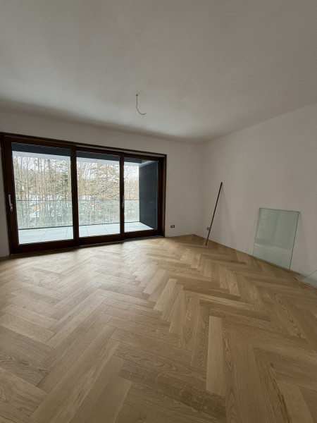 Apartament la parter în Foresti Sinaia – Elegant. Spațios. În inima naturii