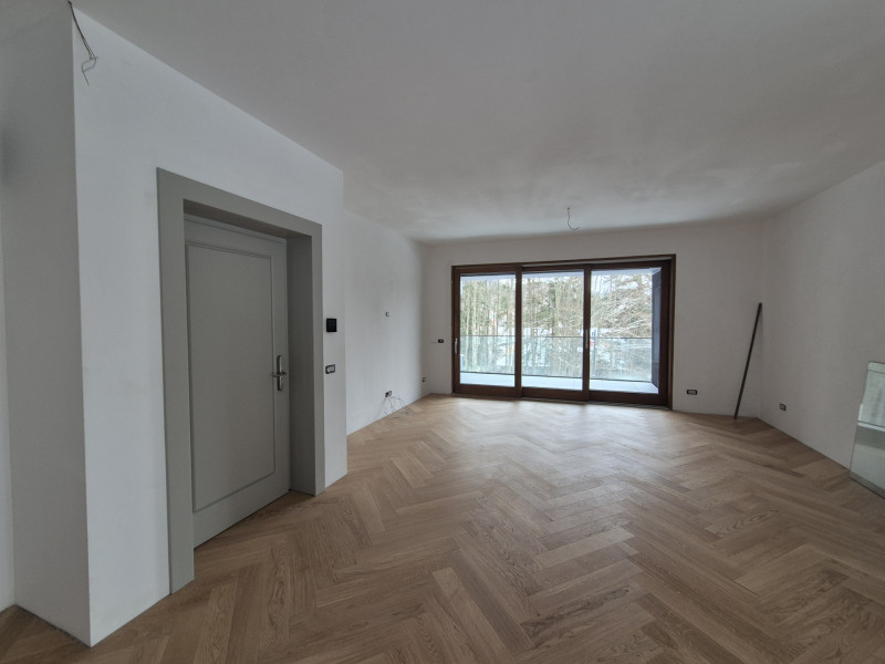 Apartament la parter în Foresti Sinaia – Elegant. Spațios. În inima naturii