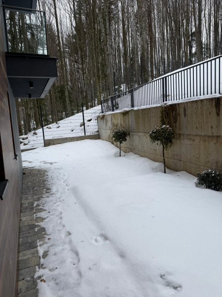 Apartament la parter în Foresti Sinaia – Elegant. Spațios. În inima naturii