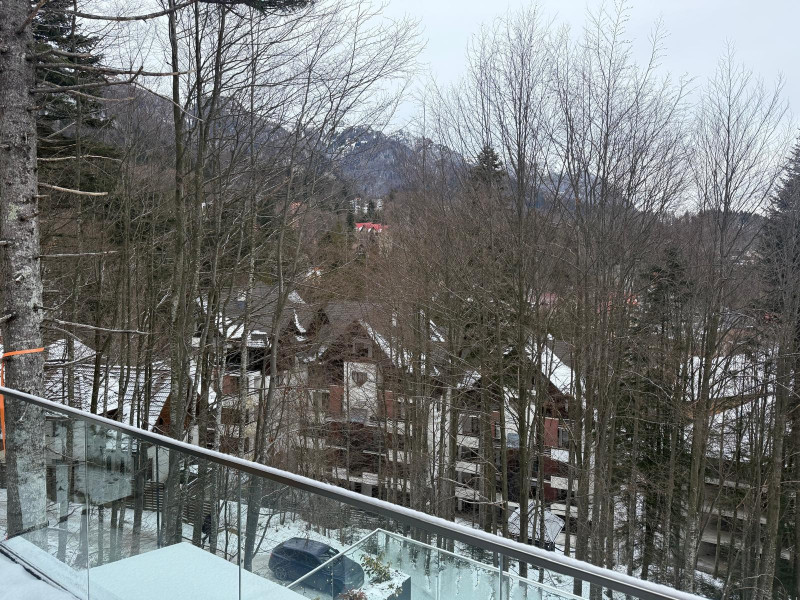 Apartament la parter în Foresti Sinaia – Elegant. Spațios. În inima naturii