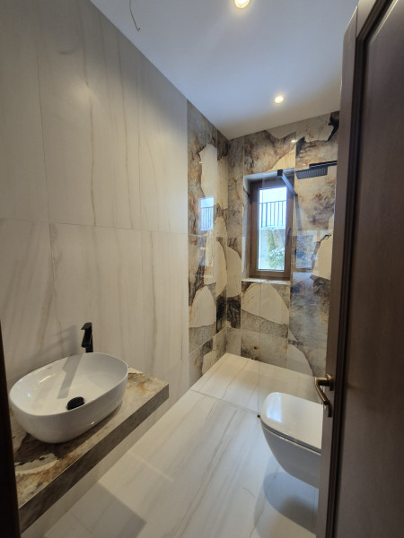 Apartament la parter în Foresti Sinaia – Elegant. Spațios. În inima naturii