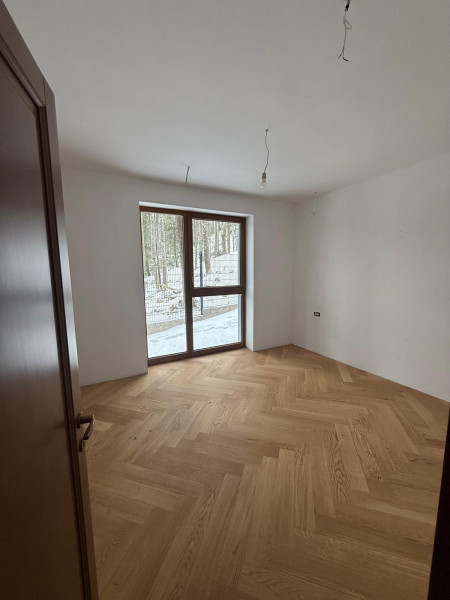 Apartament la parter în Foresti Sinaia – Elegant. Spațios. În inima naturii