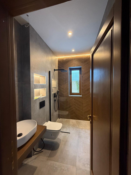 Apartament la parter în Foresti Sinaia – Elegant. Spațios. În inima naturii