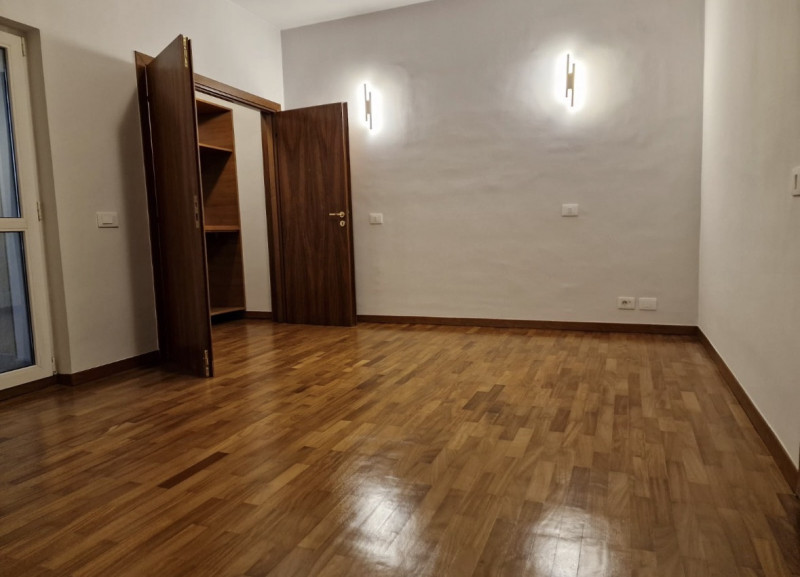 Închiriere apartament de 5 camere Cartierul Primaverii