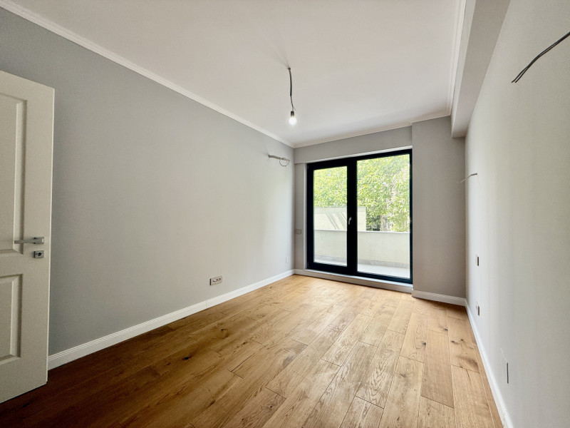 Unirii, 4 camere si  2 parcari  de la dezvoltator