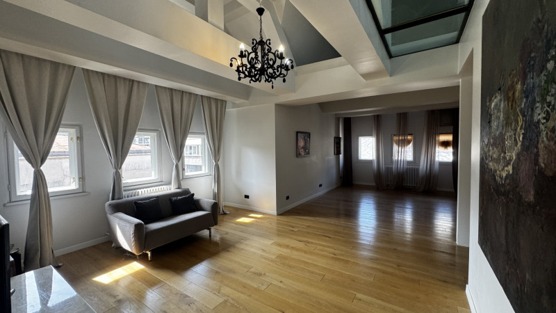 Vânzare apartament de 4 camere Vilă Interbelica- Victoriei